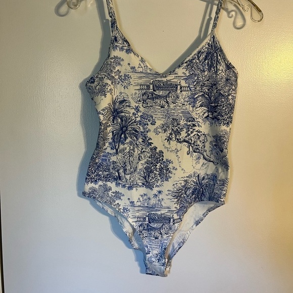 H&M Blue and White Jungle Print V Neck Cotton Bodysuit with snap closure. Small - Picture 8 of 8